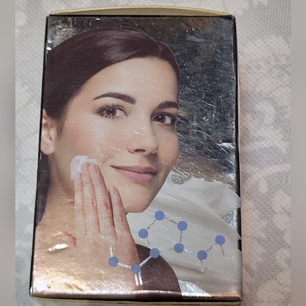 Retinol Anti-Aging Skin Cream - 1.7 oz (50 mL) - Picture 2 of 6